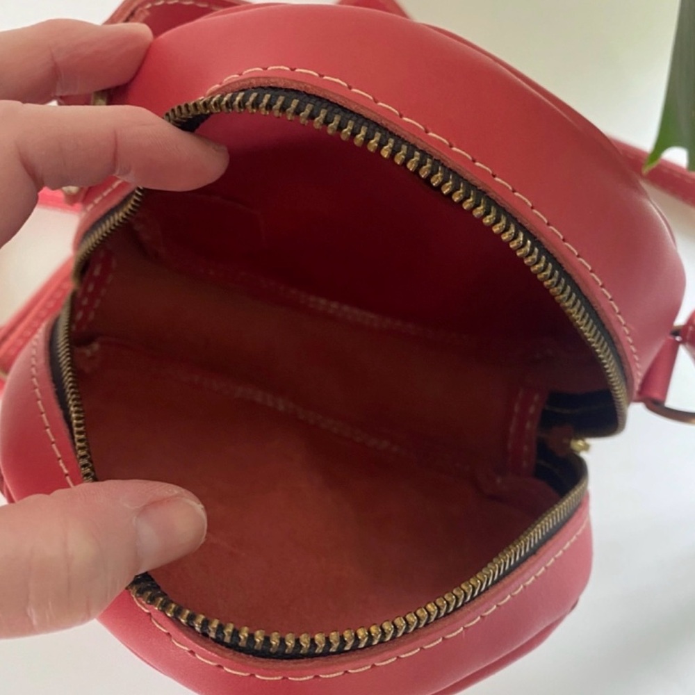 Portland Leather Tulip Round Crossbody Bag - Picture 8 of 8